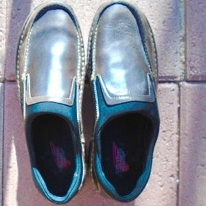 RED WING MENS CASUAL SLIP ON LOAFERS.  SIZE 10.5.